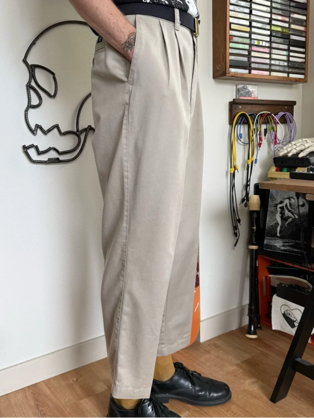 Vintage 90s Dockers Beige Pleated Trousers ~ Size 35 x 28 - Picture 2 of 8